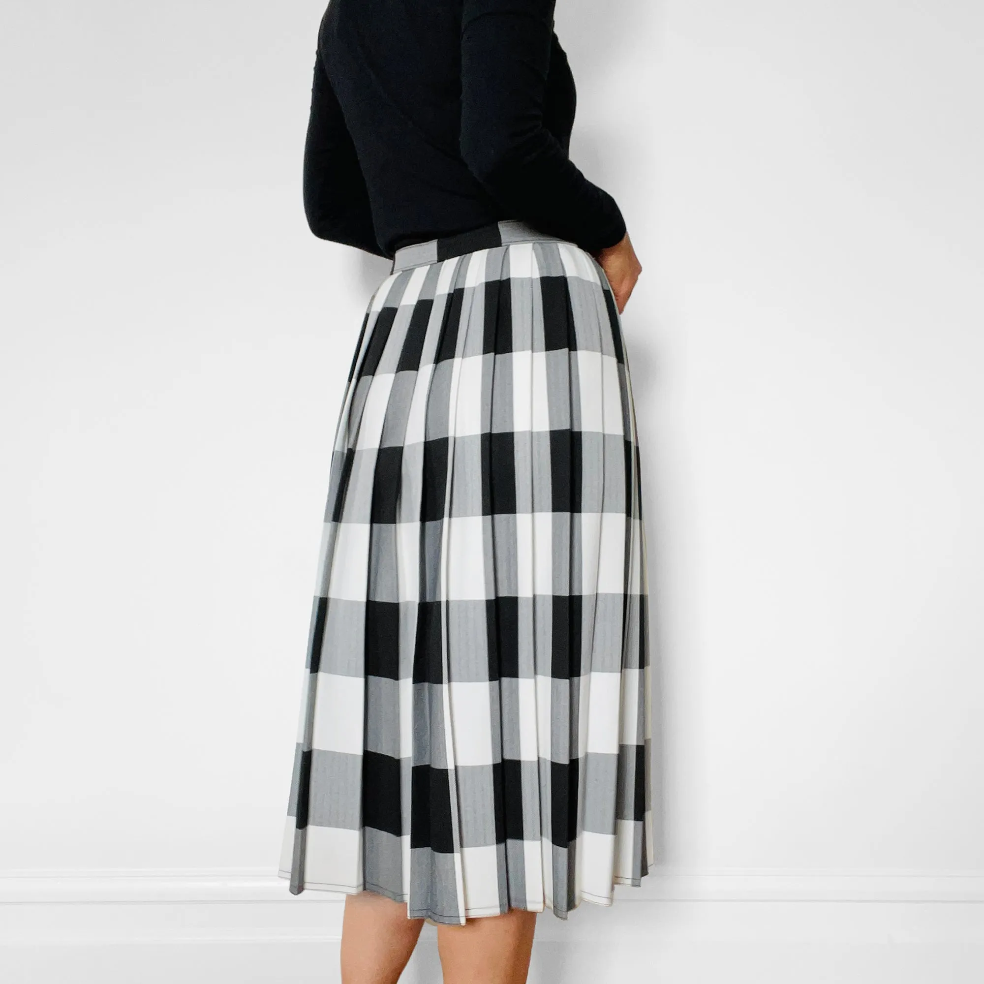 1970s - 1980s Black and White Herringbone Gingham High-Waisted Pleated Skirt