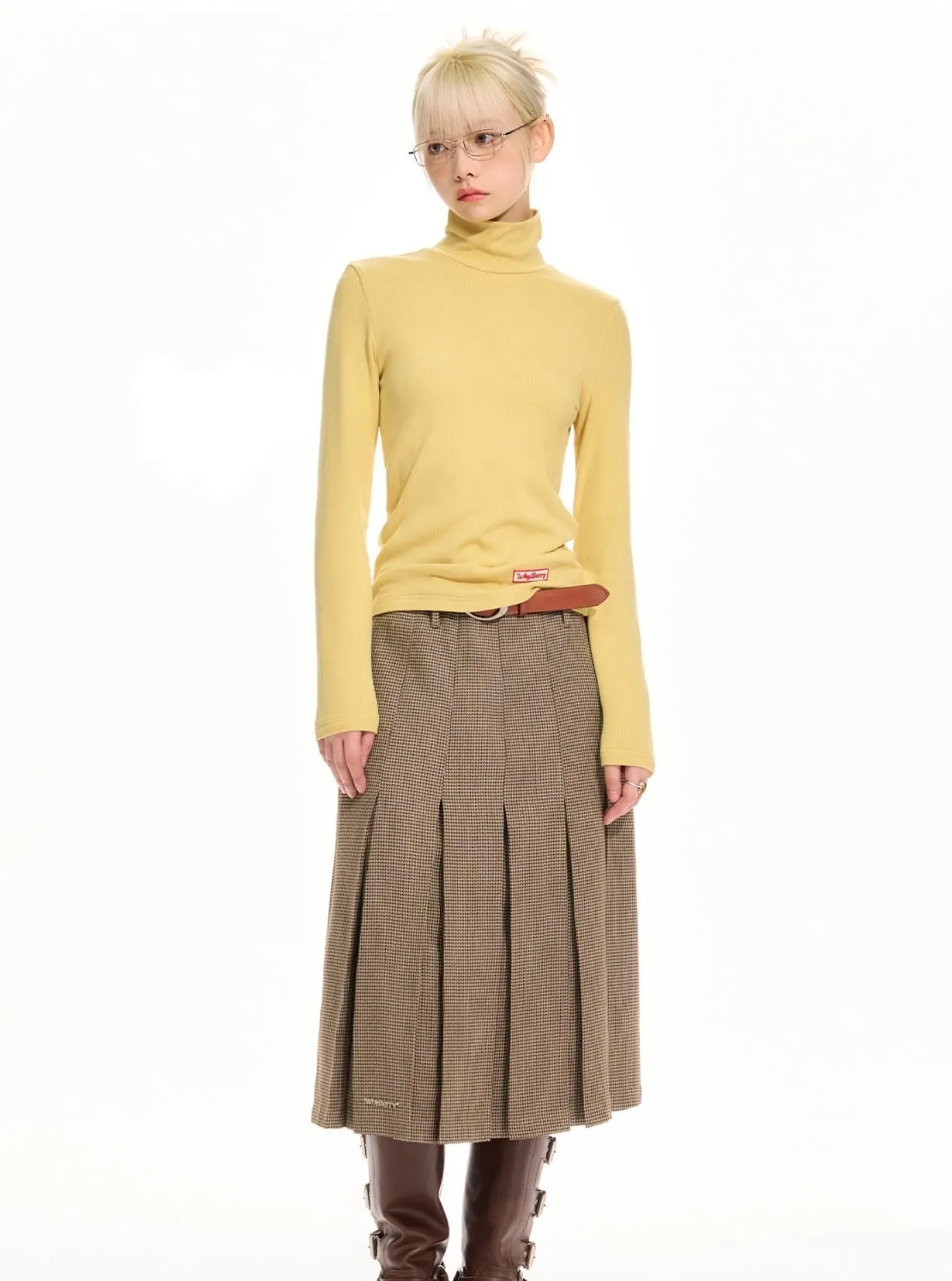 High-waisted pleated skirt