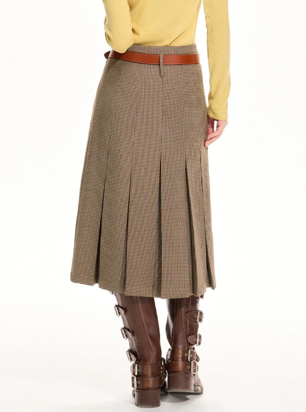 High-waisted pleated skirt