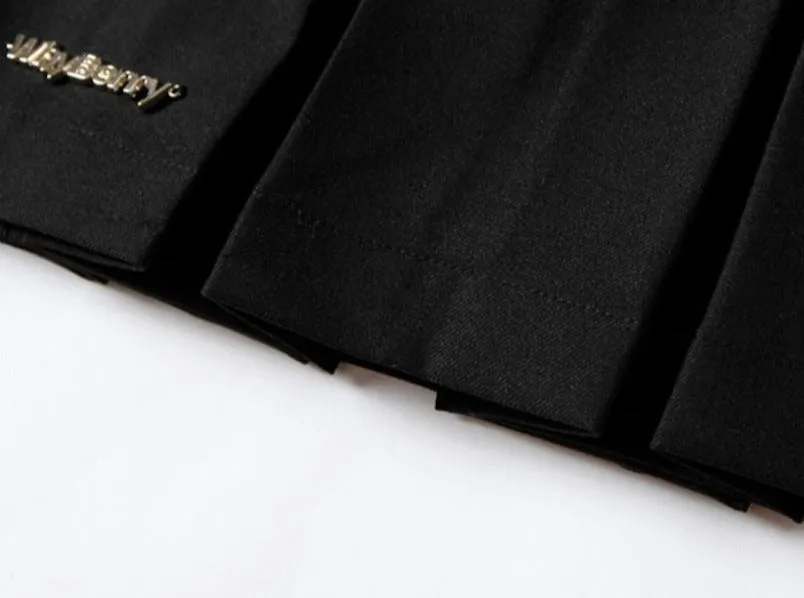 High-waisted pleated skirt
