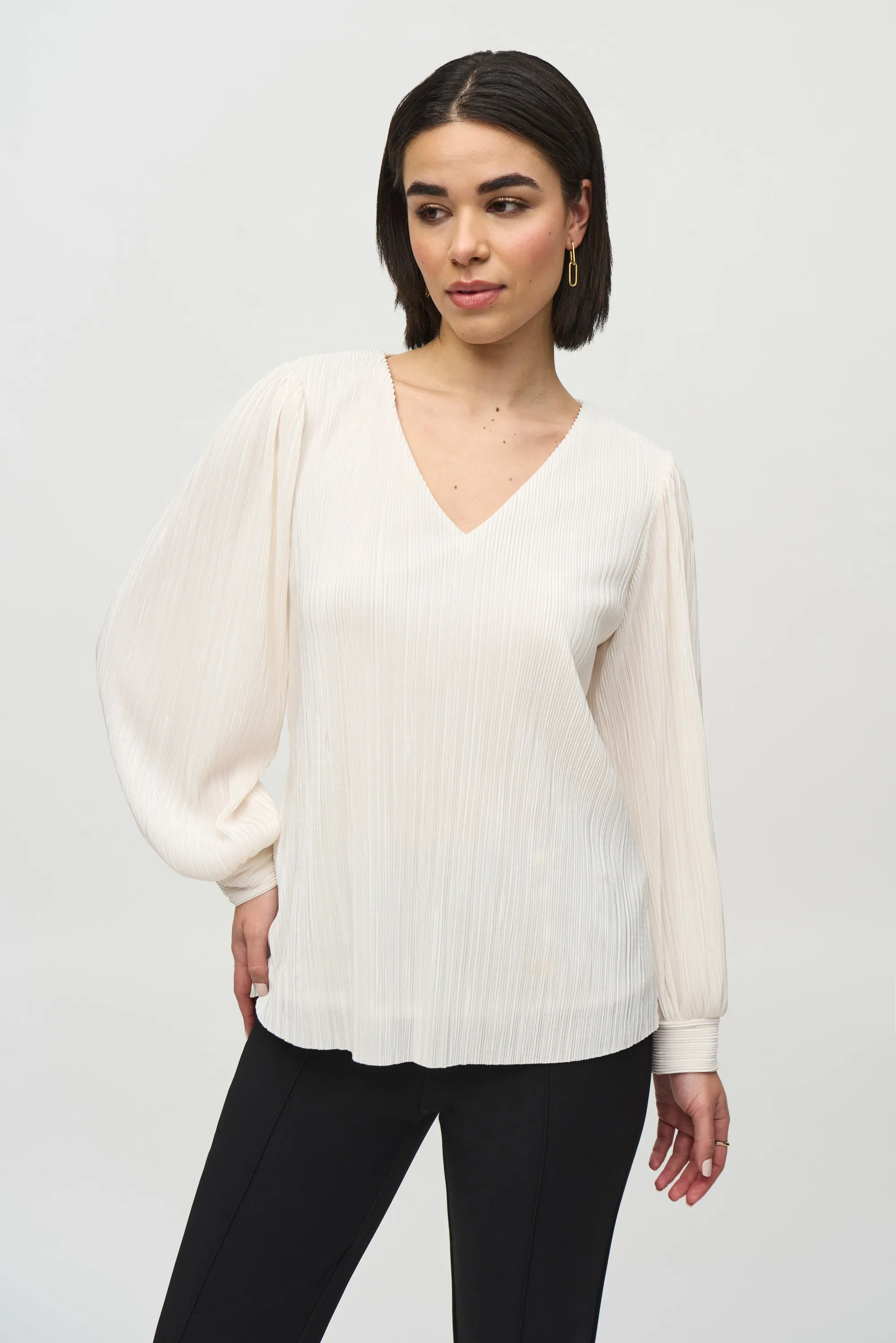 PLEATED LS V-NECK TOP