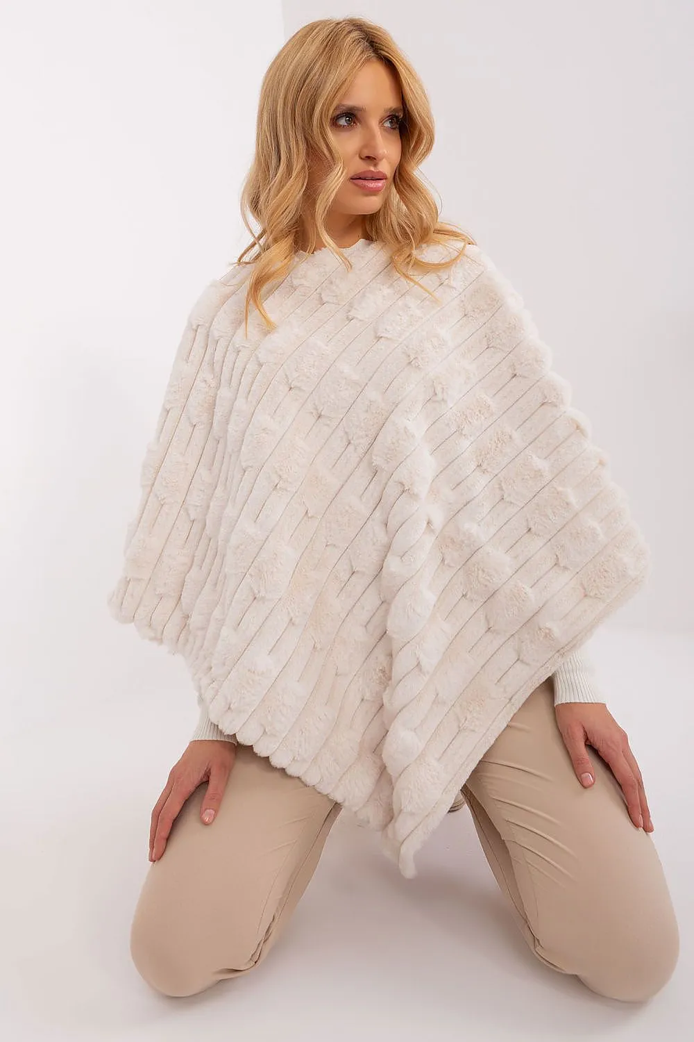 Poncho model 203197 AT