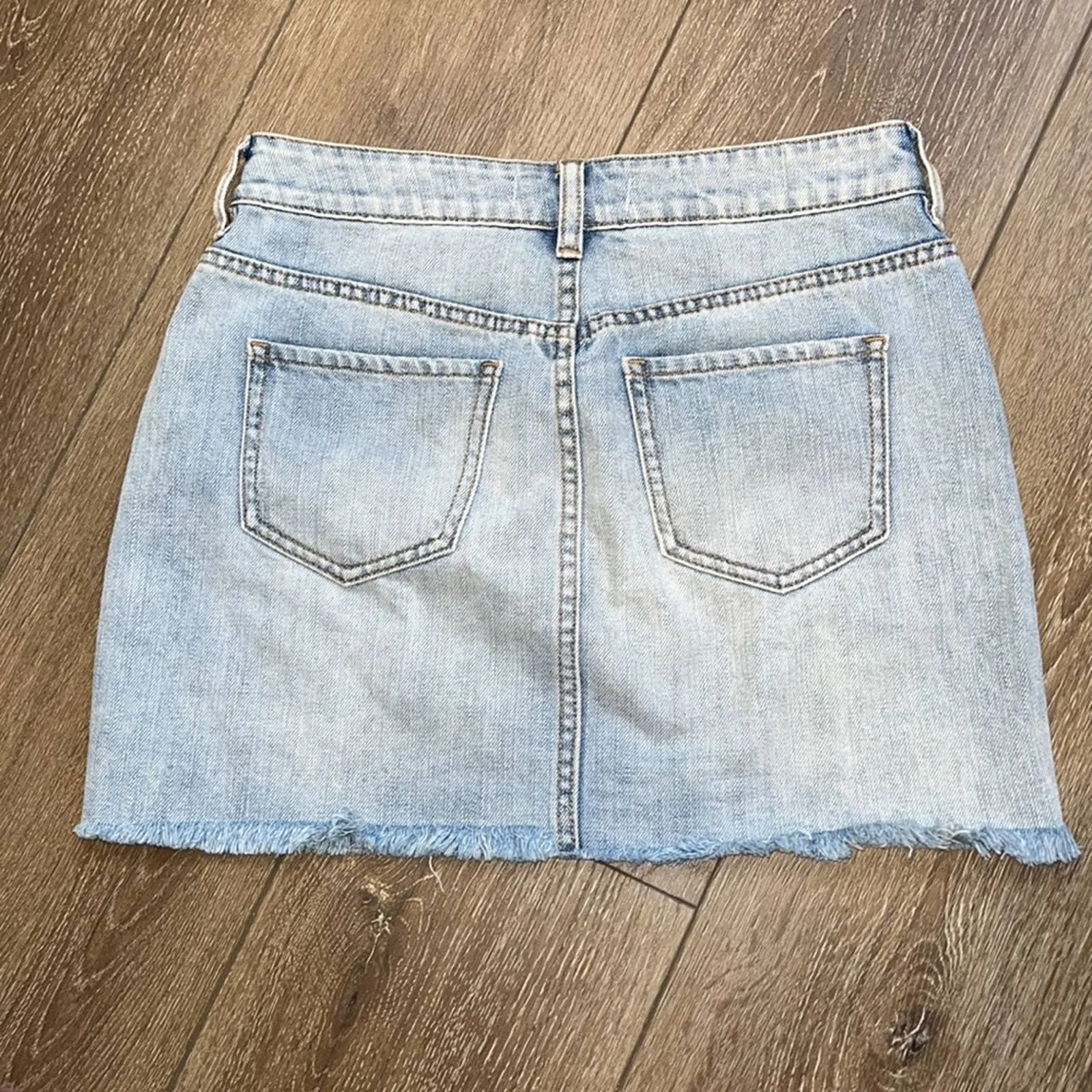 Size 24 PacSun Light Wash Raw Hem Denim Mini Skirt