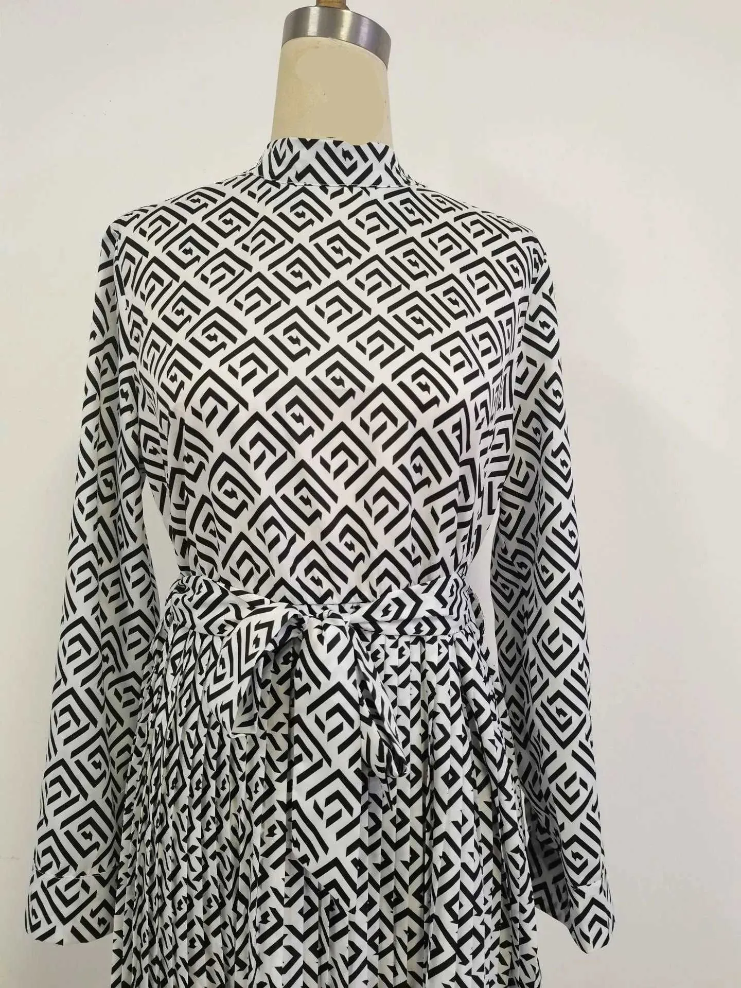 Women's Elegant Long Pleated Dress
